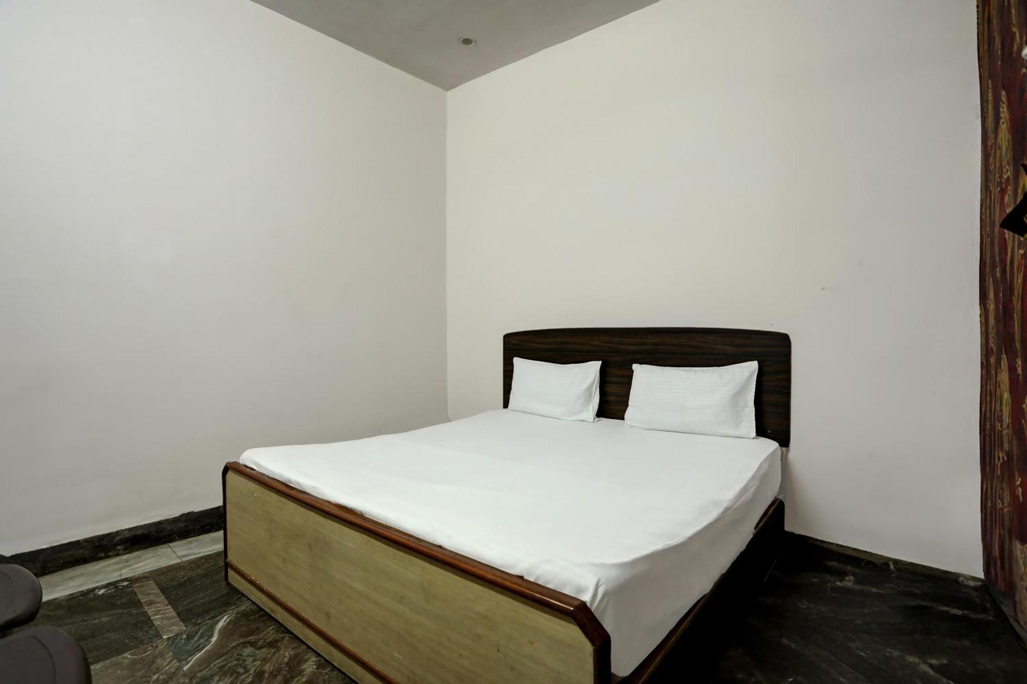 Hotel O Raaz Hotel Delhi  Exteriör bild