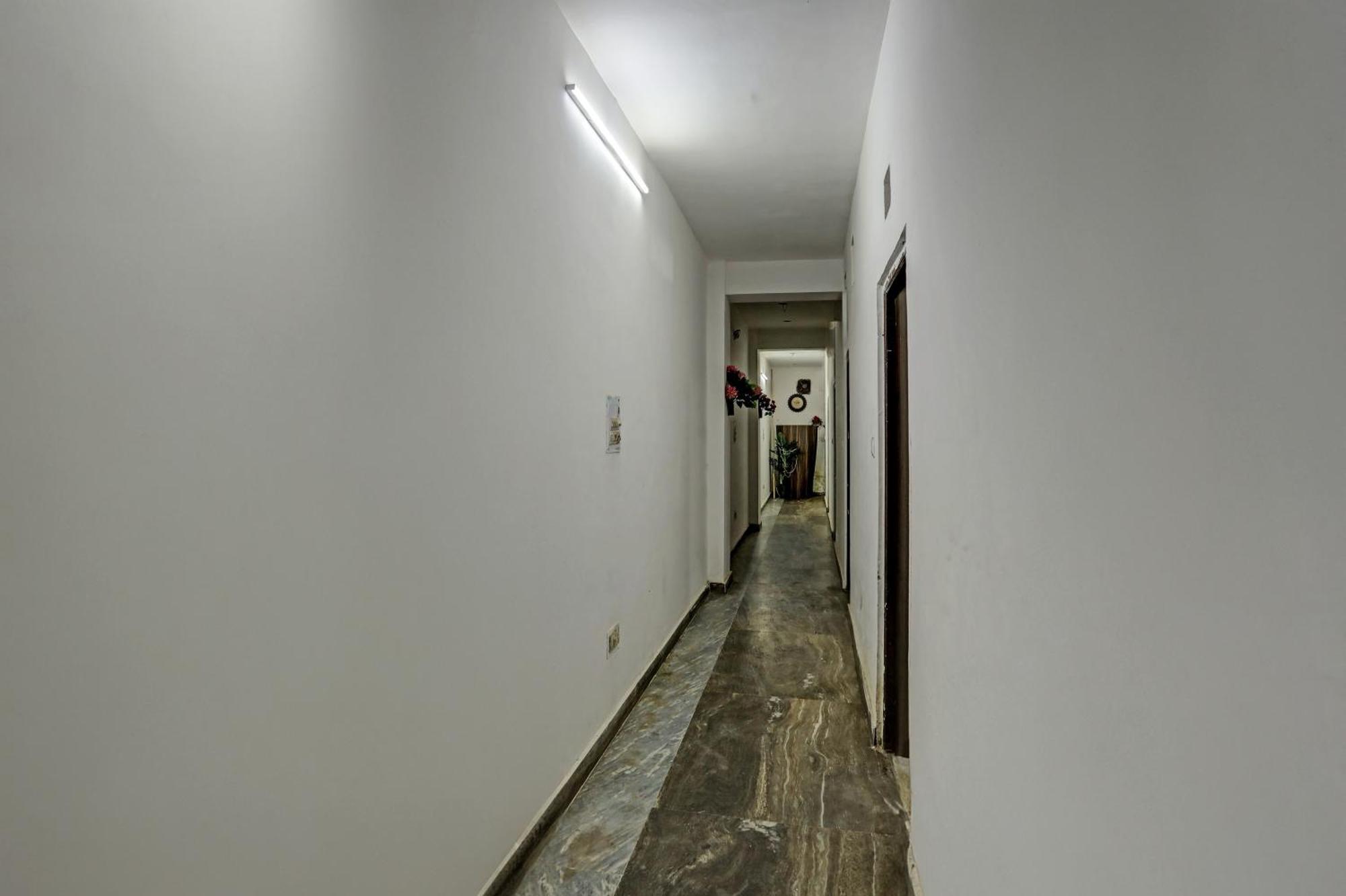 Hotel O Raaz Hotel Delhi  Exteriör bild