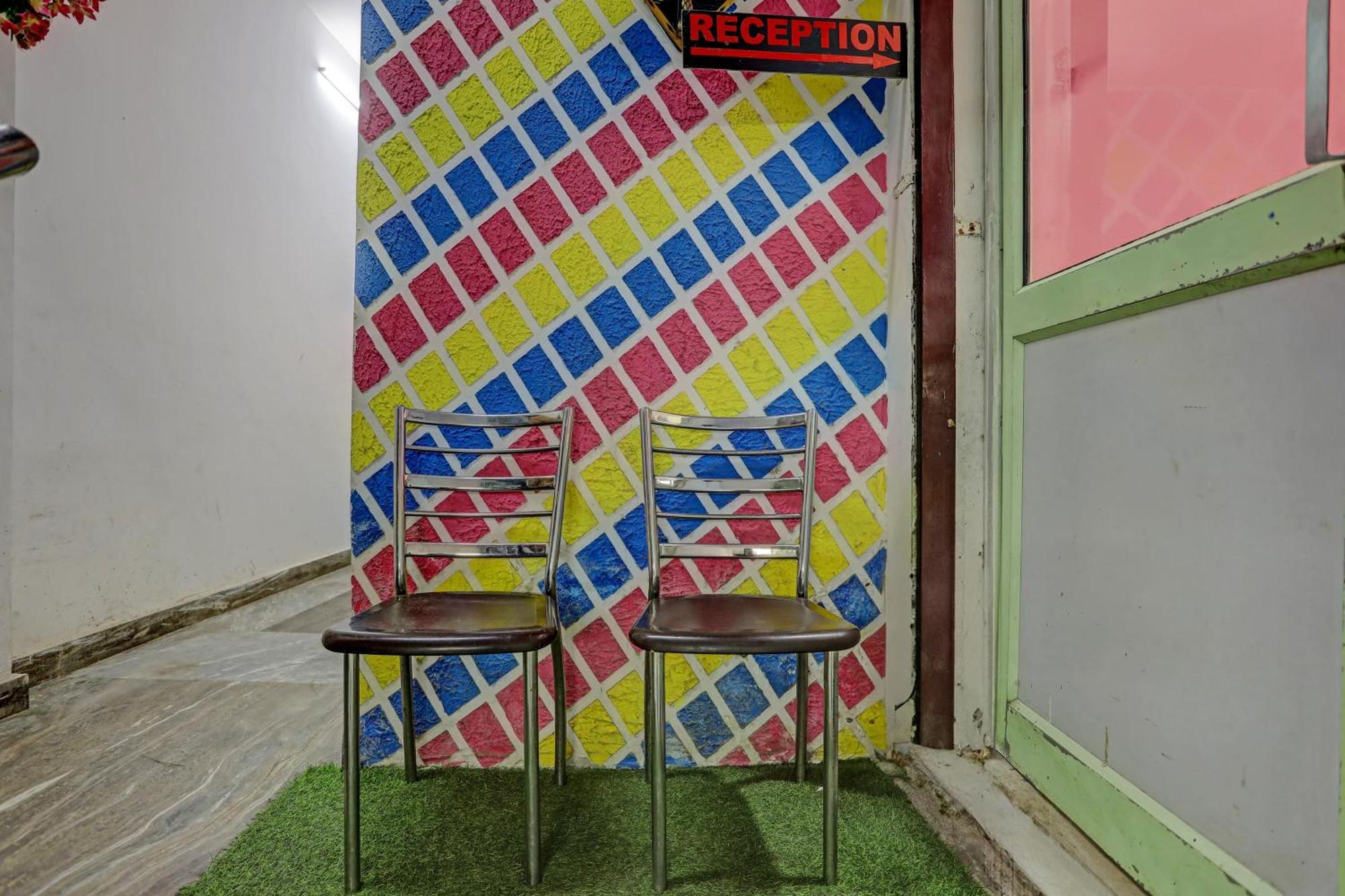 Hotel O Raaz Hotel Delhi  Exteriör bild