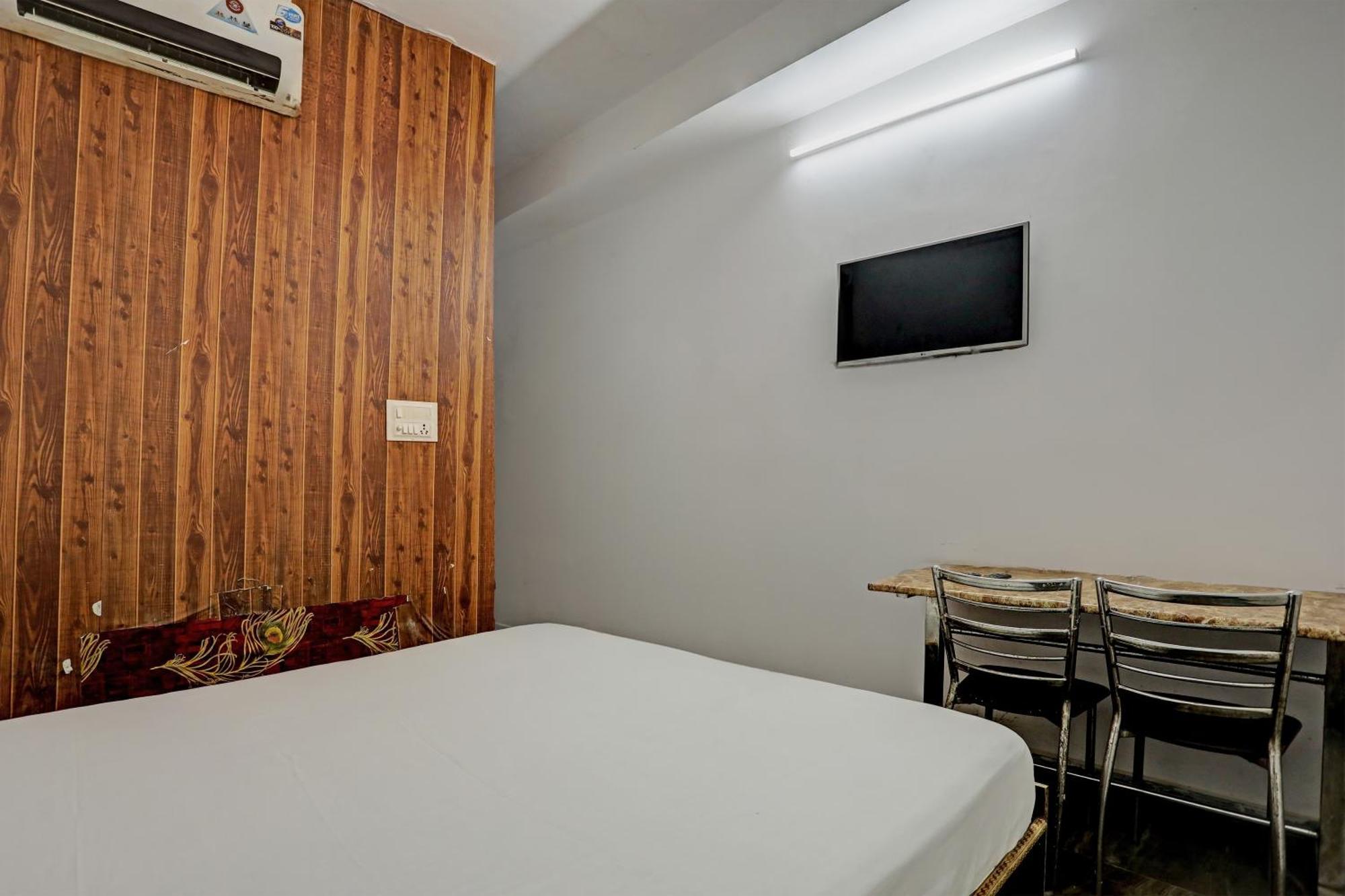 Hotel O Raaz Hotel Delhi  Exteriör bild